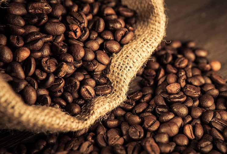 Бразилия снижает цены на кофе