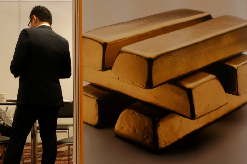© Reuters. Фьючерсы на золото подешевели во время азиатских торгов
