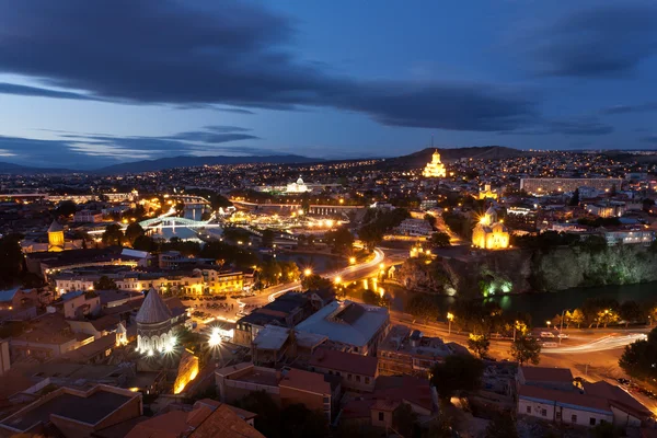 Ночная точка зрения из Тбилиси, Грузия Лицензионные Стоковые Изображения