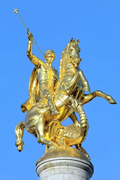 Скульптура Святого Георгия на вершине памятника свободы в Тбилиси Стоковое Изображение