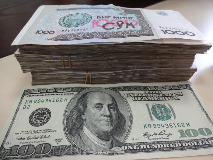 За 100 долларов на черном рынке Узбекистана сегодня дают 800 тысяч сумов. Фото: uzxalqharakati.com